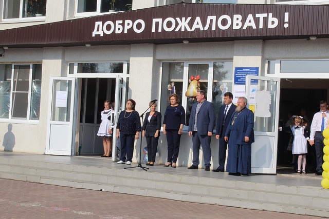 Министр государственного имущества Пензенской области Андрей Кудинов посетил торжественную линейку в школе №2 в Спасске